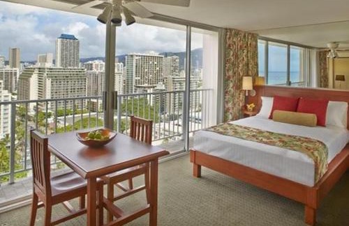 Waikiki Hotel | Pacific Monarch Hotel