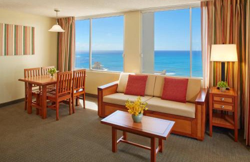 Waikiki Hotel | Pacific Monarch Hotel