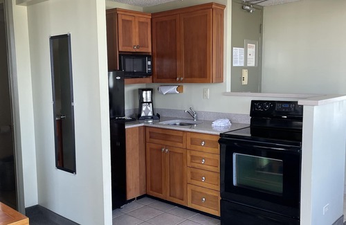Waikiki Condo | Pacific Monarch Top Floor Condo with Ocean, Diamond Head and Mountain Views!