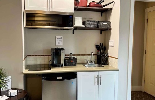 Regional District of Nanaimo Condo | Pacific Oasis ★ Ocean ★ Studio ★ Kitchenette