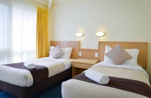 Elizabeth Beach House | Pacific Palms Resort - Elizabeth Beach