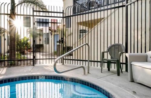 Oceano House | Pacific Plaza #409 - Peaceful Pearl - 1BdrmUp-K-QSofa