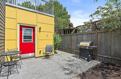 Wallingford Apartment | Pacific Trillium Studio, Wallingford 97 Walkscore