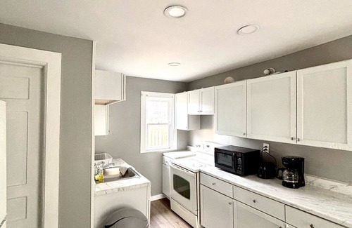 Niagara Falls House | Pacific Vacation Home Niagara Falls 3BR 2BA Private Backyard