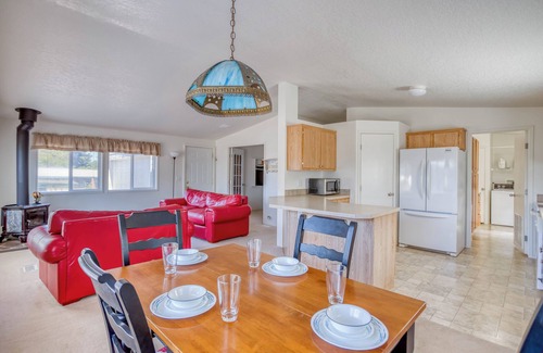 Waldport House | Pacific View Near Alsea Bay, Private Deck, Beach, King Suite, and Forest Trail i