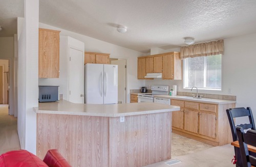 Waldport House | Pacific View Near Alsea Bay, Private Deck, Beach, King Suite, and Forest Trail i