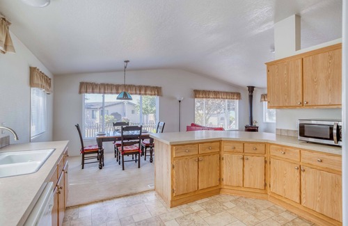 Waldport House | Pacific View Near Alsea Bay, Private Deck, Beach, King Suite, and Forest Trail i