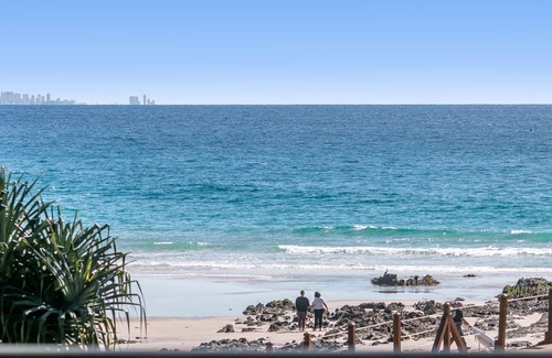 Coolangatta Apartment | Pacific View Unit 3 Balcony with ocean views on the Beachfront in Rainbow Bay Coolangatta