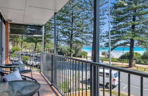 Coolangatta Apartment | Pacific View Unit 3 Balcony with ocean views on the Beachfront in Rainbow Bay Coolangatta