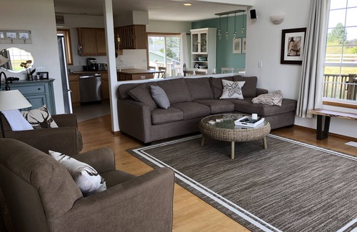 Hammond House | Pacific Wonderland! Relax, Explore, & Discover Astoria & Oregon's North Coast