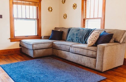 Osawatomie House | Pacifica is Comfort & Charm + Sleeps 8 + Pets Welcome