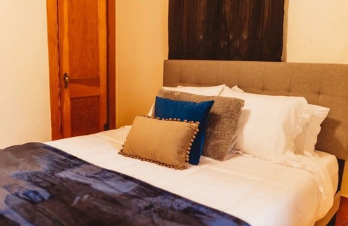 Osawatomie House | Pacifica is Comfort & Charm + Sleeps 8 + Pets Welcome