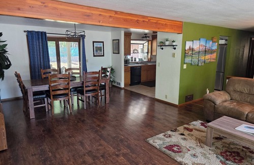 Packwood House | Packwood Big House : River view, AC, Wi-Fi, Covered Patio, Bar and Game Room!