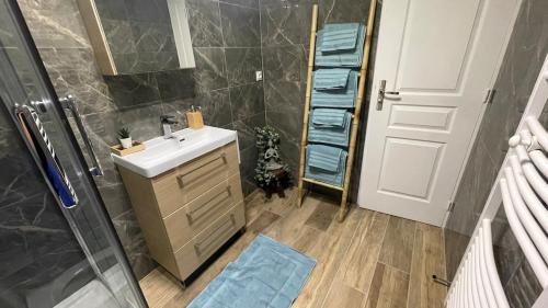 Saint-Germain-sur-Morin Apartment | Paco Homestay
