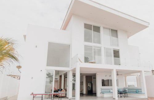Monteverde Villa | Pacoa - Casa moderna con vista y salida privada al mar