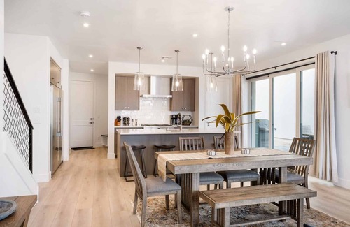 St. George House | Paddleboard Paradise: Desert Color Lagoon + Beaches