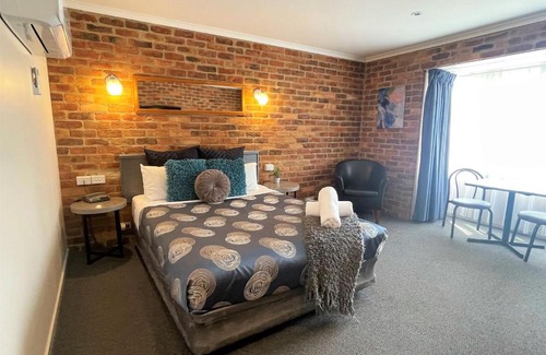 Echuca Hotel | Paddlewheel Motel