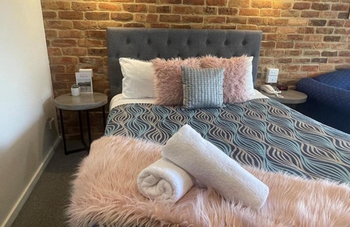 Echuca Hotel | Paddlewheel Motel