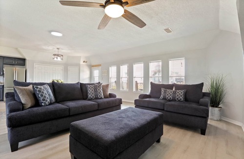 Port Bolivar House | Paden's Place, Gulfview, steps to the sand