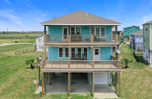 Port Bolivar House | Paden's Place, Gulfview, steps to the sand