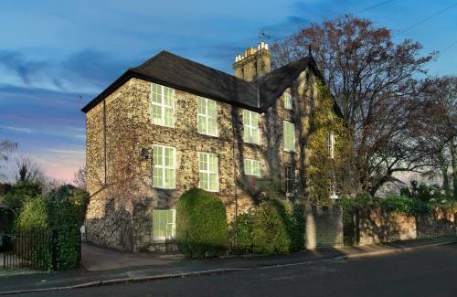 Old Harlow Hotel | Pages Hotel and Guesthouse