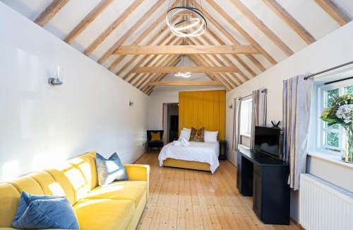 Old Harlow Hotel | Pages Hotel and Guesthouse