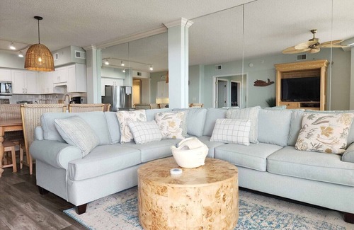 Litchfield by the Sea Condo | Paget 302 - Litchfield by the Sea! Pool! Tennis! Beach!