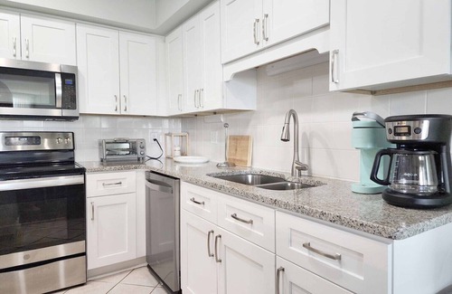 Litchfield by the Sea Condo | Paget 302 - Litchfield by the Sea! Pool! Tennis! Beach!