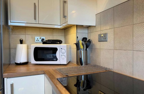 St. Michaels Cottage | Paignton View is a 3-bedroom house sleeping up to 6 guests.