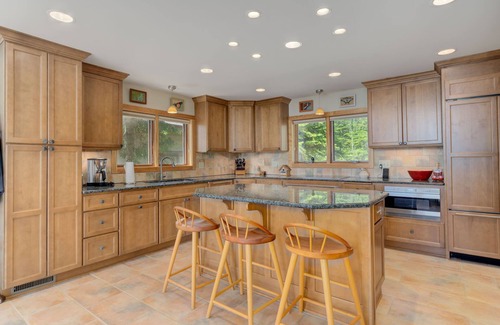 La Pointe House | Pair of homes along beautiful shores of Lake Superior! Pristine beach and views.