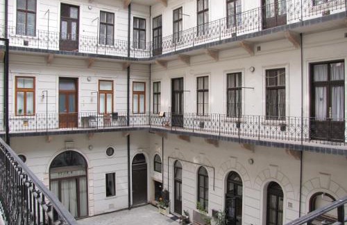 Erzsebetvaros Apartment | Pair of Kings | Budapest
