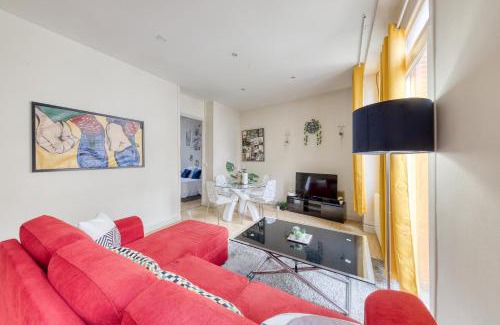 Quartier Centre Ville Apartment | Paisible, station RER B 10 min, Orly, Paris, Autonomous access