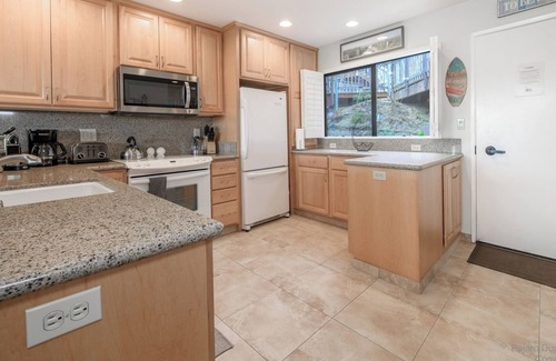 Pajaro Dunes Condo | Pajaro Dunes Resort - Cozy Seaside Condo Steps to the Beach with WiFi