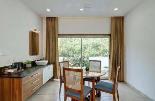 Elappara Bed & Breakfast | Pakoid Cottages