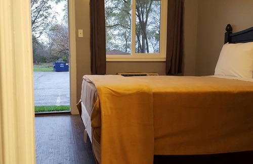Sarnia Hotel | Palace Inn Motel