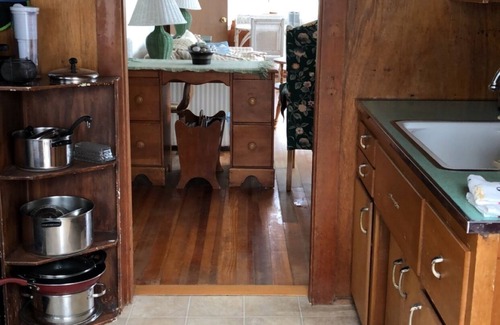 Fortunes Rocks Cottage | 'Palace' Oceanfront, Picturesque Cove & Semiprivate Beach