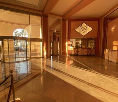 Cannes City Centre Apartment | Palais Miramar Suite Art Modern - Derniere étages Vue Mer - 75m de confort - En Face des Plages -WIFI - Clim
