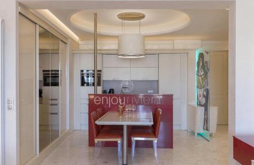 Cannes City Centre Apartment | Palais Miramar Suite Art Modern - Derniere étages Vue Mer - 75m de confort - En Face des Plages -WIFI - Clim