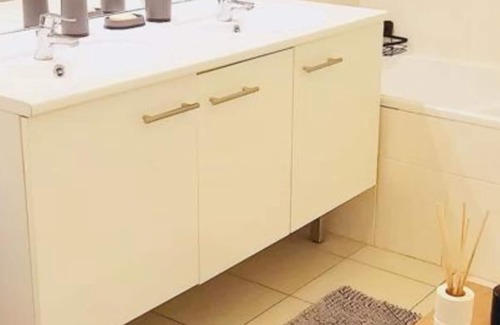 La Capelette Apartment | Palais Omnisport large apt with terrace