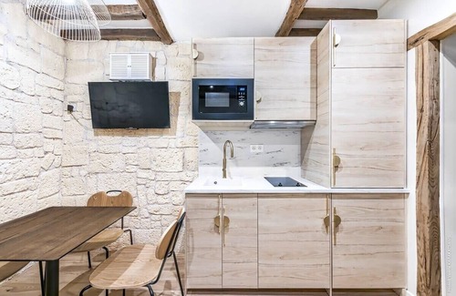 Les Halles Apartment | Palais Royal - Victoires 1bdr by B'Your Home