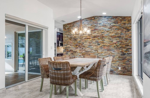 Hollywood Hills House | Palatial 4 Bedrm Home-Heated Pool-Near Memorial