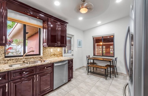 Hollywood Hills House | Palatial 4 Bedrm Home-Heated Pool-Near Memorial