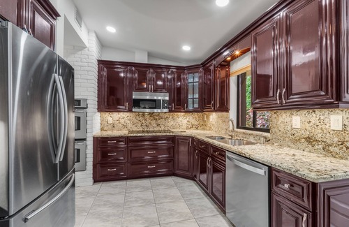 Hollywood Hills House | Palatial 4 Bedrm Home-Heated Pool-Near Memorial