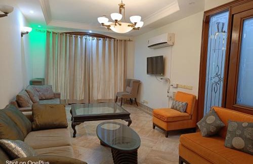 New Delhi House | Palatial Home at Anand Niketan South campus