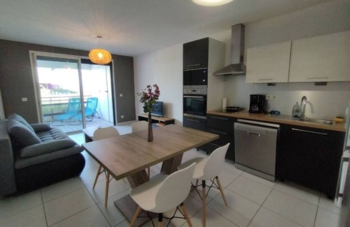 Palavas-les-Flots Apartment | PALAVAS village, Left bank, 5mn from the beach, near the center, 4 places, parking lot