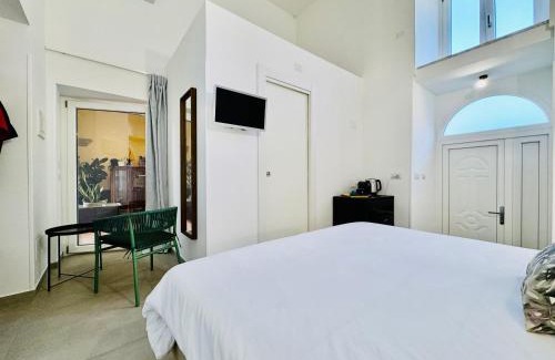 Meta House | Palazzo Bougainvillea by Ritardo Aereo