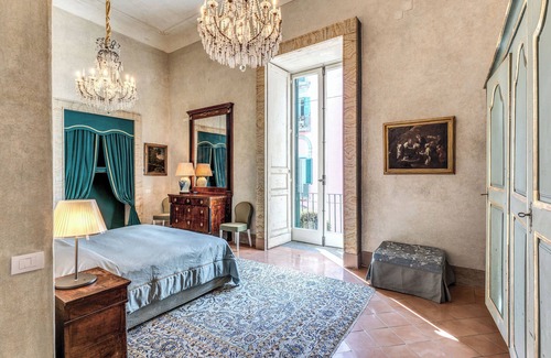 Montecalvario House | Palazzo Doria Suite