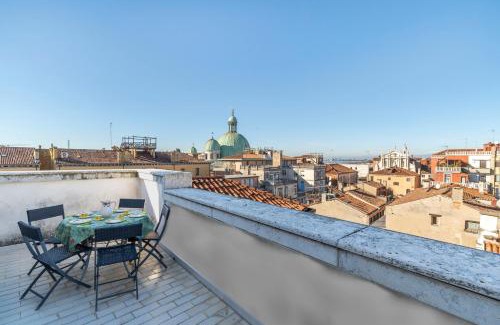 Santa Croce Apartment | Palazzo Gradenigo by Wonderful Italy
