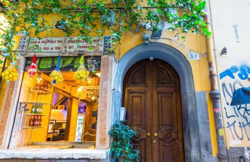 Naples City Centre House | Palazzo Residenza Madre by Dimorra