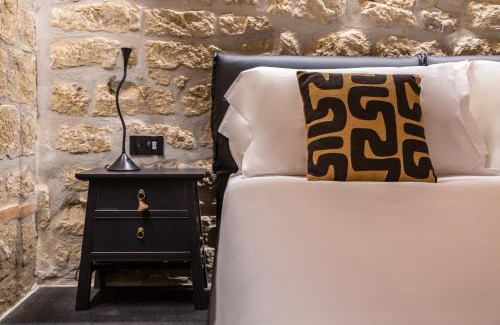 Naples City Centre House | Palazzo Residenza Madre by Dimorra